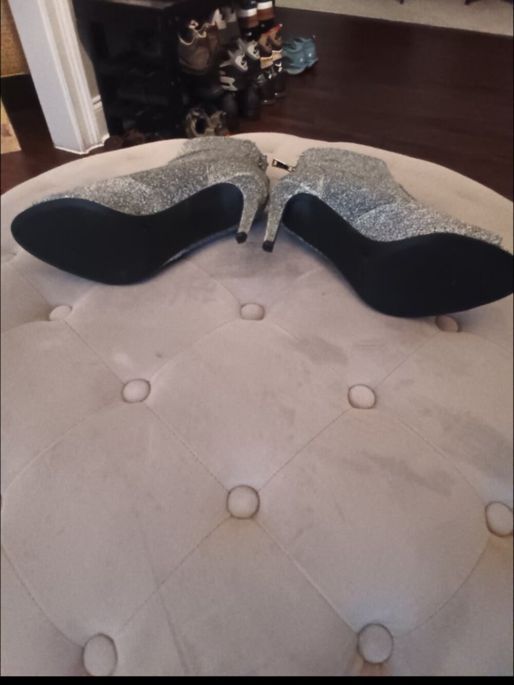 Guess - Picture 3 of 6